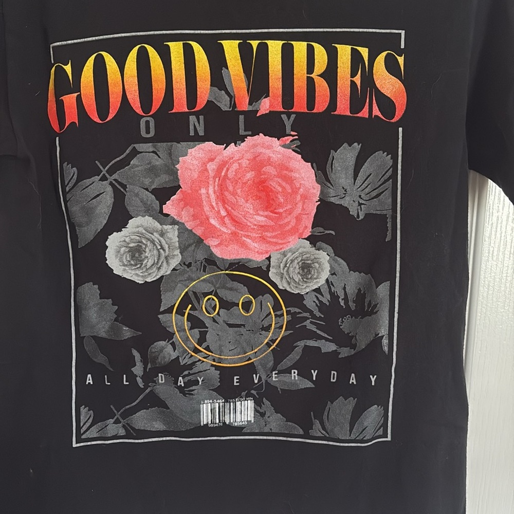 Vibes Bailey Aparel Good Vibes Only Black Graphic Tee flowers and smiley face - Picture 3 of 4